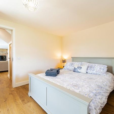 Nether Newton - Sleeps 12, Hottub, Sauna, Private Garden Newmilns Exterior foto