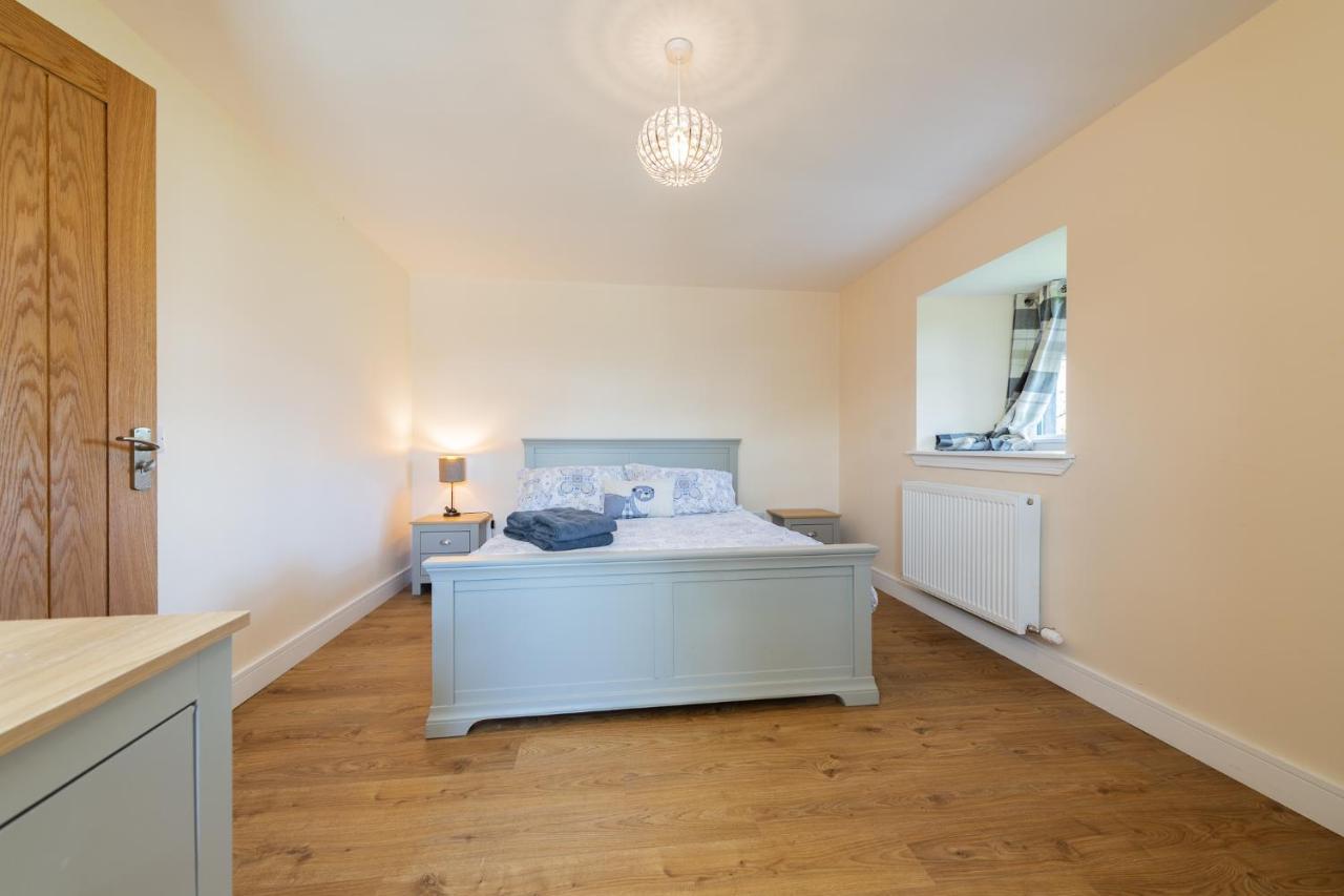 Nether Newton - Sleeps 12, Hottub, Sauna, Private Garden Newmilns Exterior foto