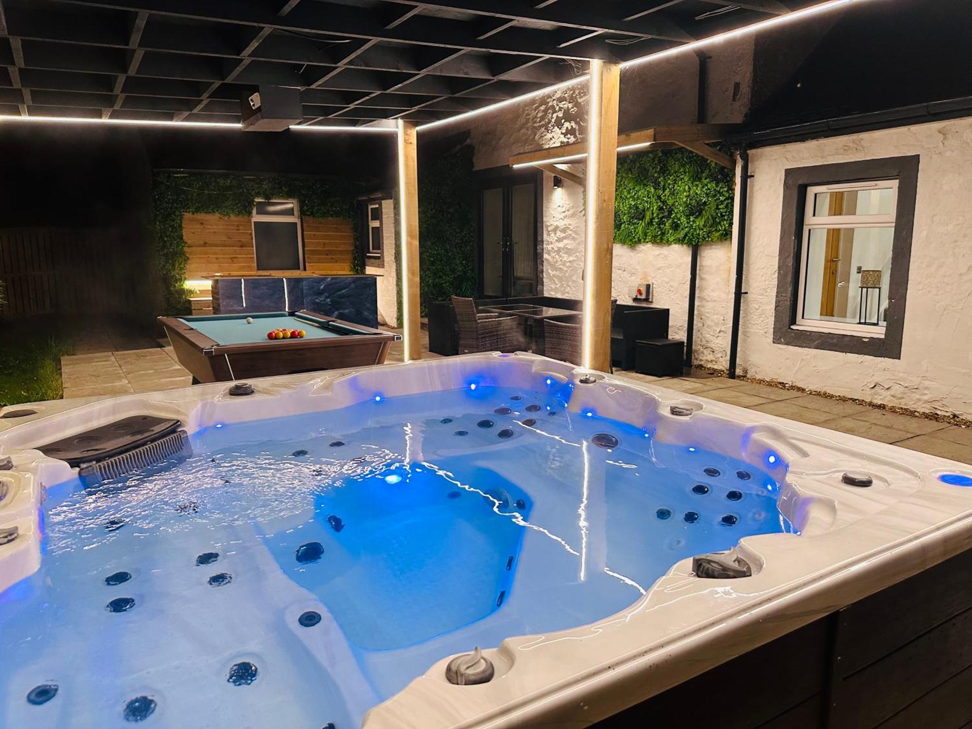 Nether Newton - Sleeps 12, Hottub, Sauna, Private Garden Newmilns Exterior foto